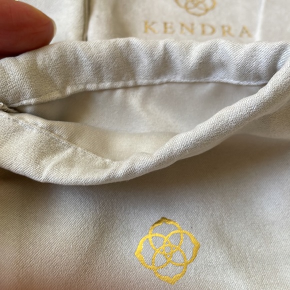 KENDRA SCOTT 5.5”x4.25” SOFT JEWELRY DRAWSTRING POUCH BAG LIT OF 4 - Picture 4 of 5